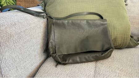 Umhängetasche Leder olivfarben