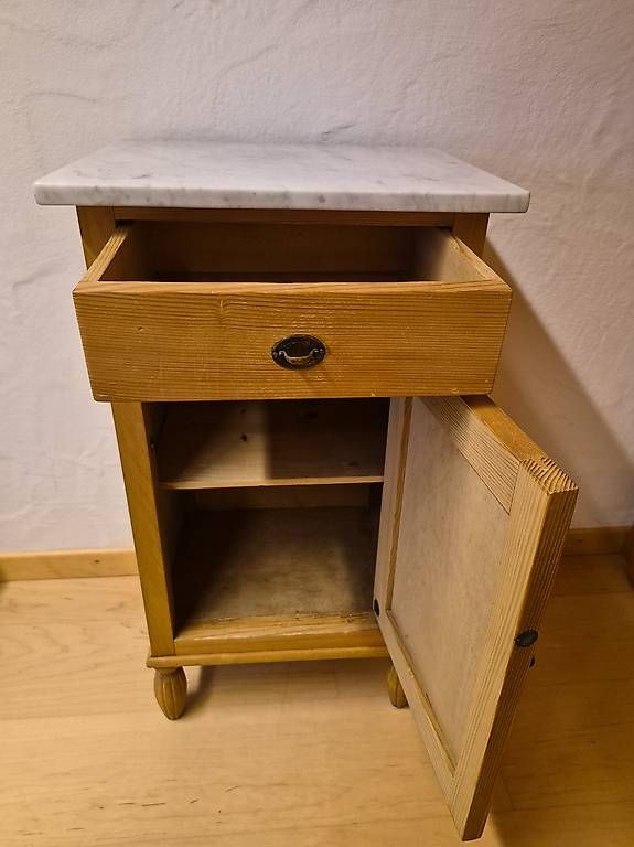 Nachttische: Nachttisch – Gebraucht aus Appenzell von mfi_w59s 1