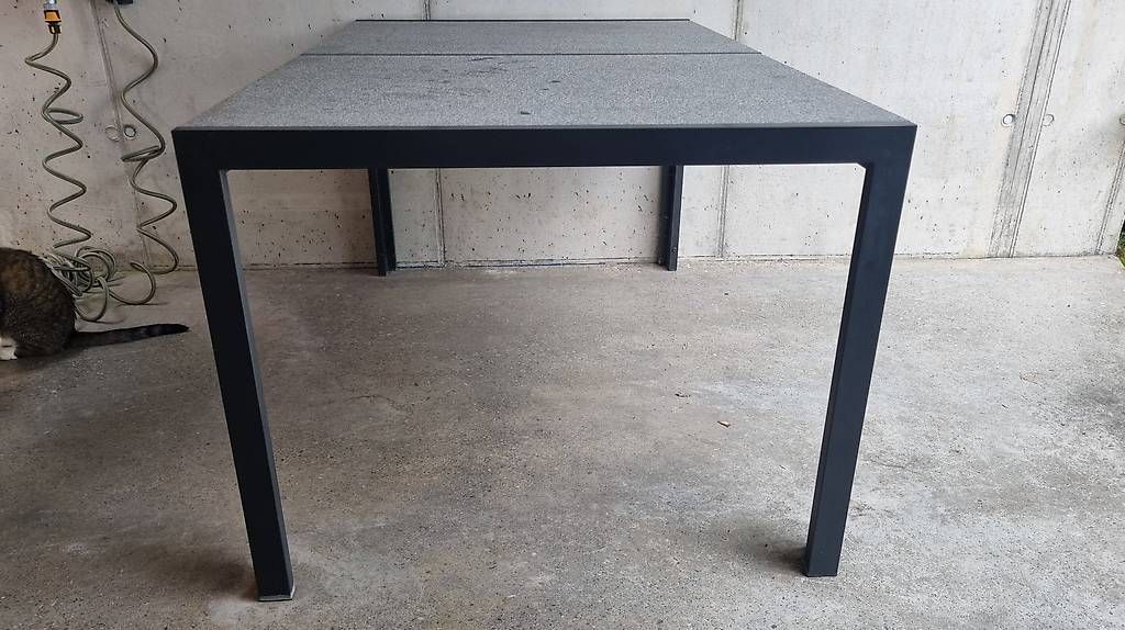 Tables: Massiver Steintisch – D'occasion à Hendschiken par Greebo01 1