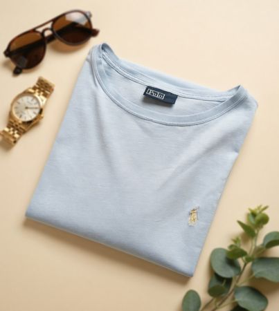 Très beau t-shirt Ralph Lauren, taille M, très bon état !