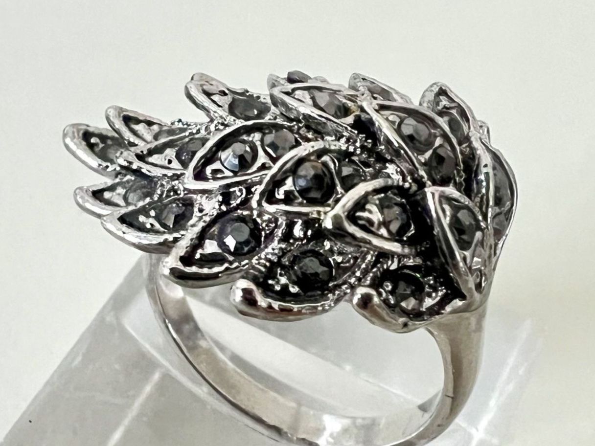 Anelli: Vintage Statement Ring mit funkelnden Markasiten, versilbert – Usato da Ruswil venduto da artbyhand