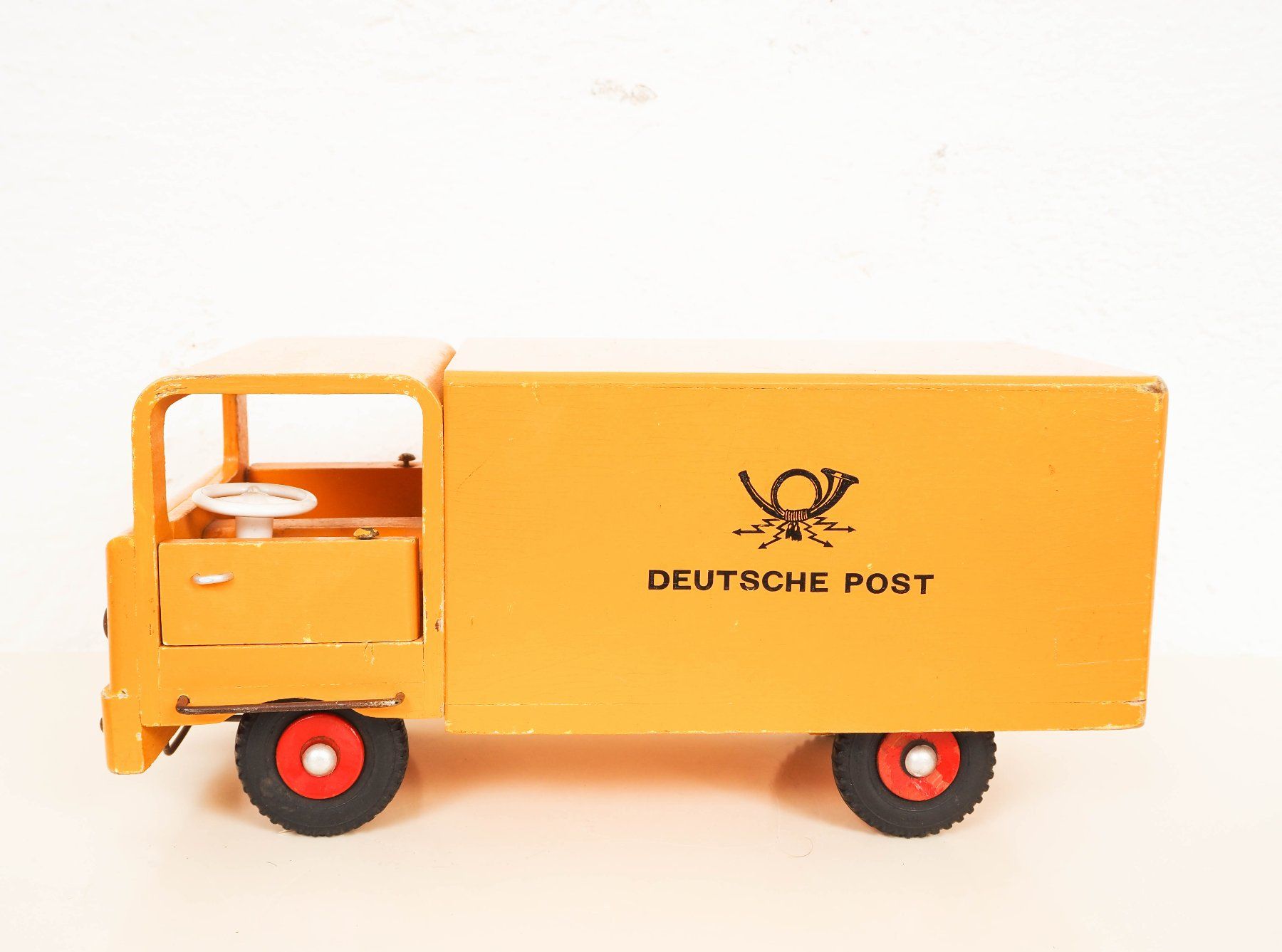 Jouets: DDR Postwagen Holz – D'occasion à Horgen par wohnform60 1