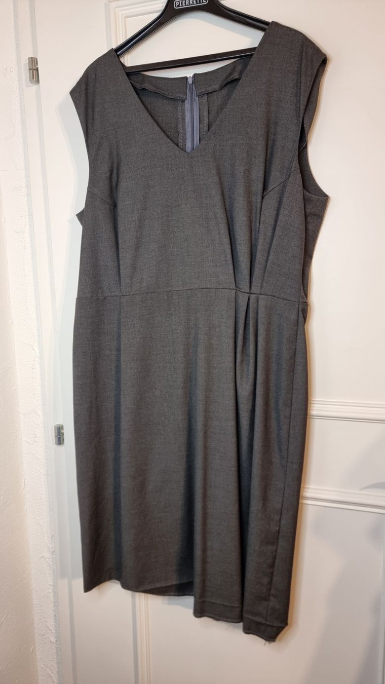 Kleider: Bussines Kleid Größe XL – Gebraucht aus Wald ZH von Martin79