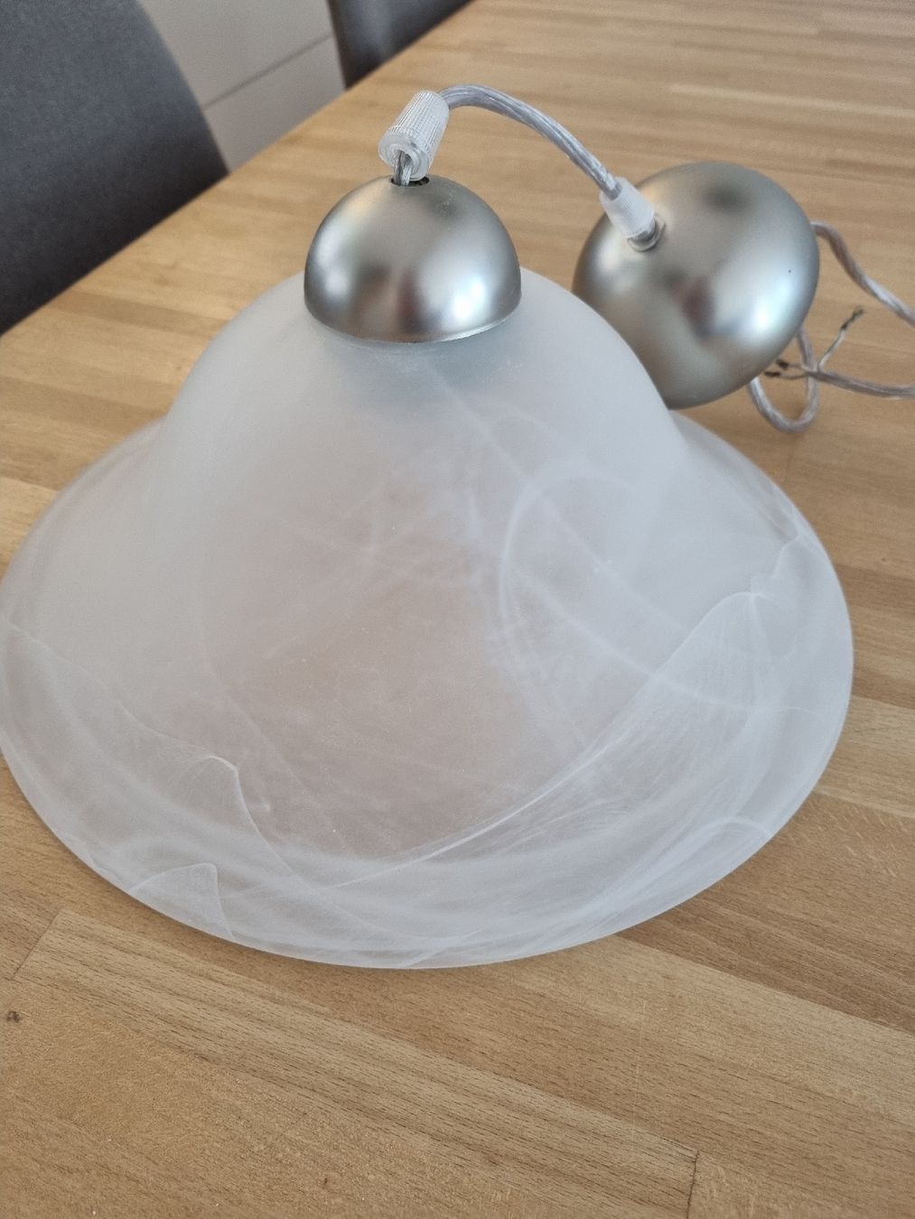 Lampadari & plafoniere: Moderner Kronleuchter mit weißem Glas. – Usato da Basel venduto da ste_2lg2