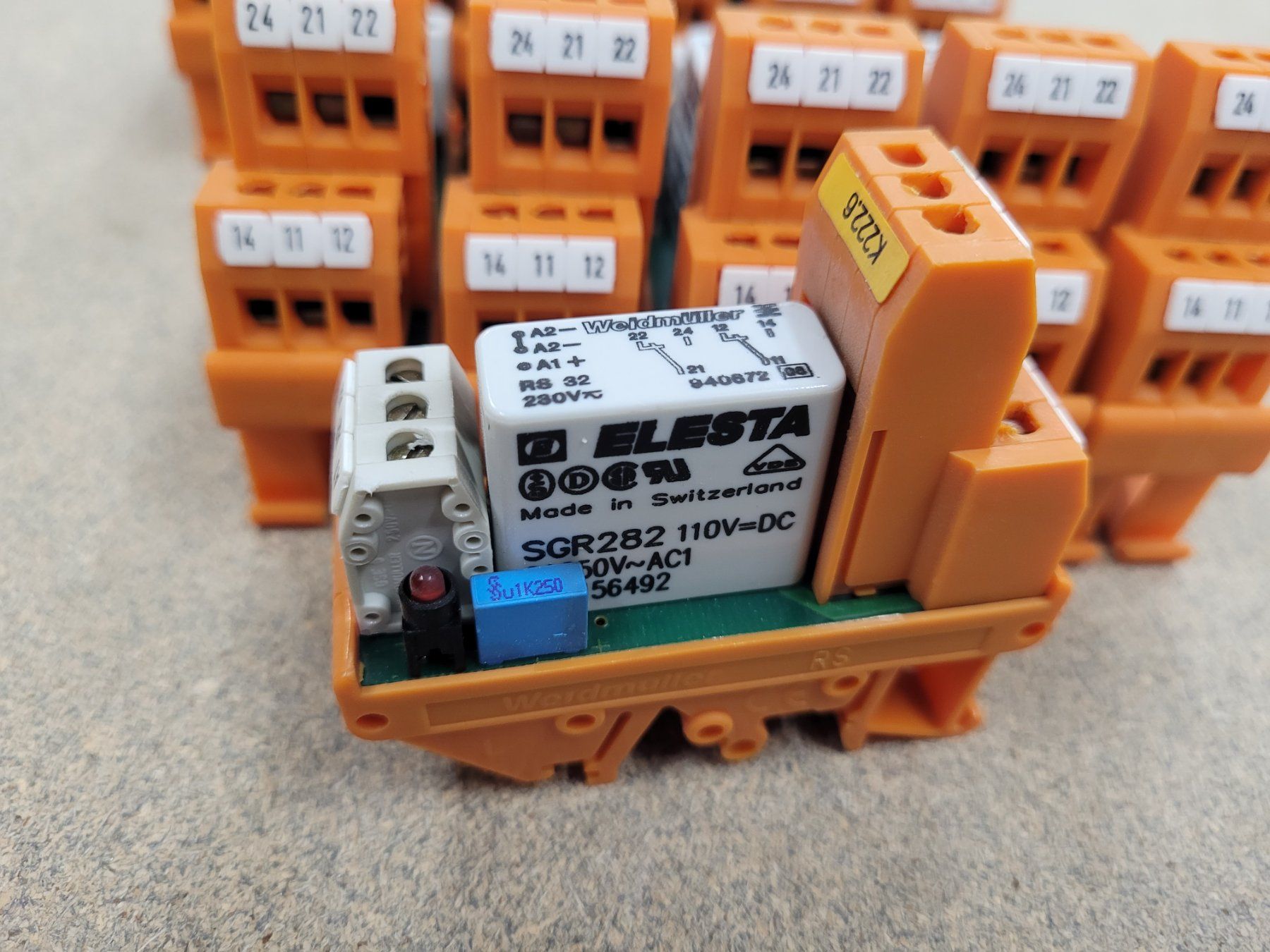 Componenti elettronici: 12 Stück Weidmüller Relais - SRG282 – Usato da Vitznau venduto da Vitznau84 4
