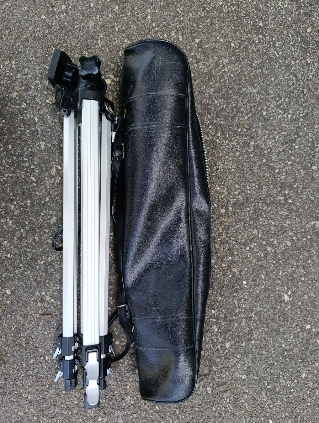 Treppiedi & Teste: Kompaktes Kamerastativ HS-101 mit Tasche – Nuovo (secondo la descrizione) da Zürich venduto da Brocki_ZurichZH
