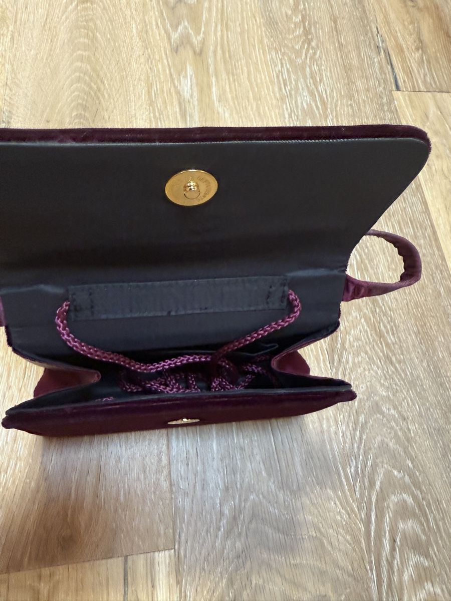 Borse da donna: Velvet Handbag Dark Red Small size condition good – Nuovo (secondo la descrizione) da Grund b. Gstaad venduto da PlageNeigeplus 2