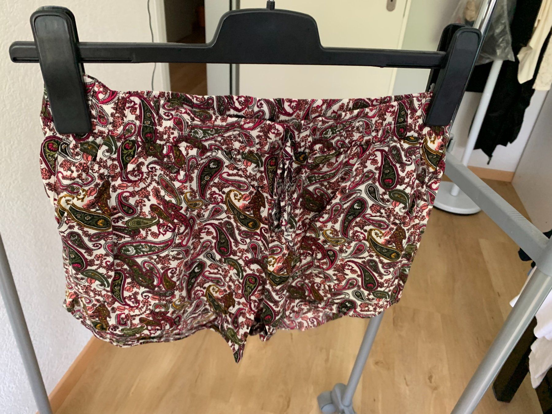 Pantaloni: Shorts farbig – Nuovo (secondo la descrizione) da Eichberg venduto da Jaasaa96