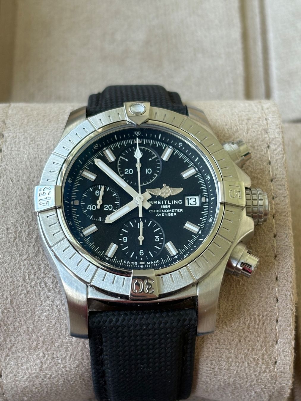 Breitling Orologi: Breitling Avenger Chronograph 43 Fullset mit Garantie – Usato da Birsfelden venduto da Mynos