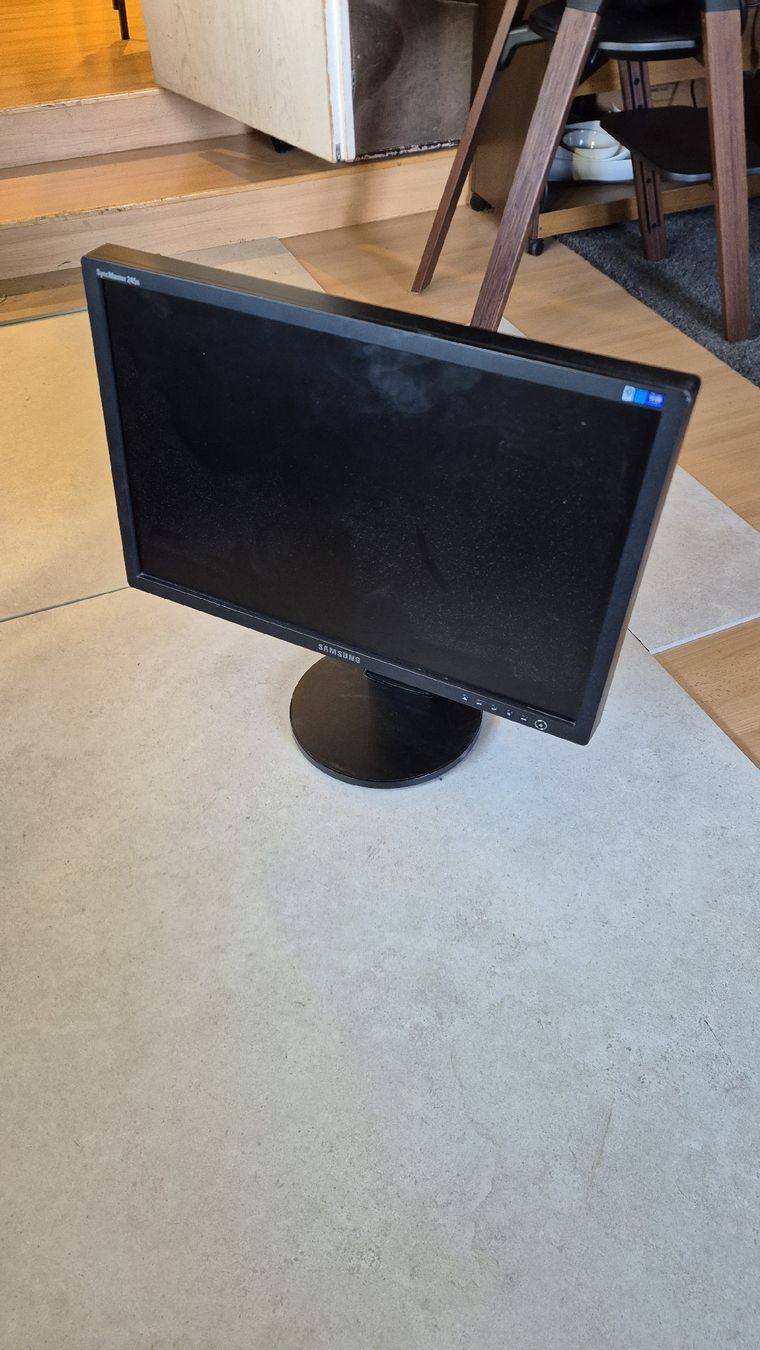 Samsung Monitor: Samsung SyncMaster 245B Monitor – Usato da Stadel b. Niederglatt venduto da rom_q7xr 1