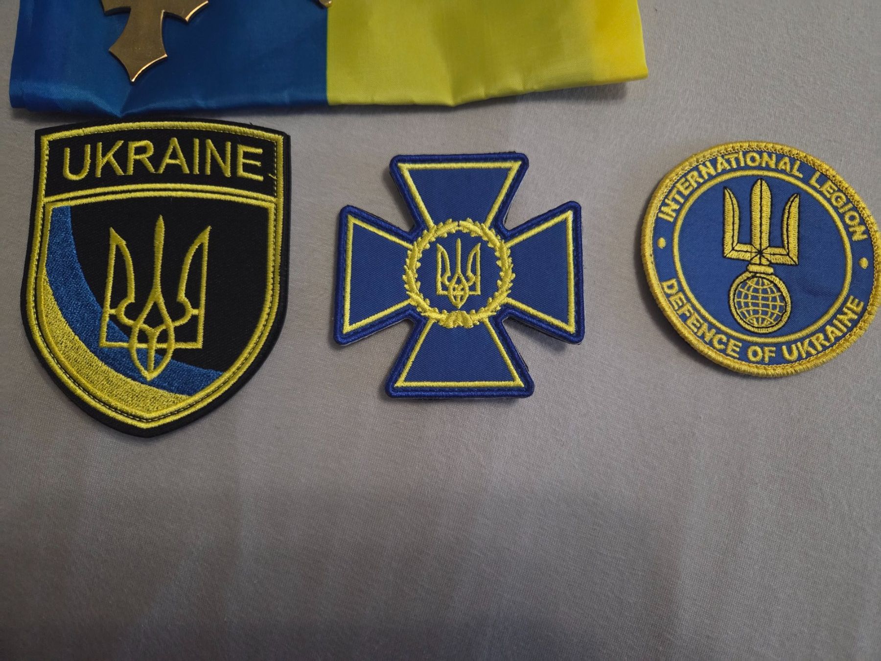 Medaglie: RARE 4 médailles un drapeau  et 3 patchs Ukraine collection – Nuovo (secondo la descrizione) da Onex venduto da GarageCollector 4