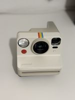 Polaroid Now (Weiss/Beige) + Ladekabel + 4 Film-Packungen