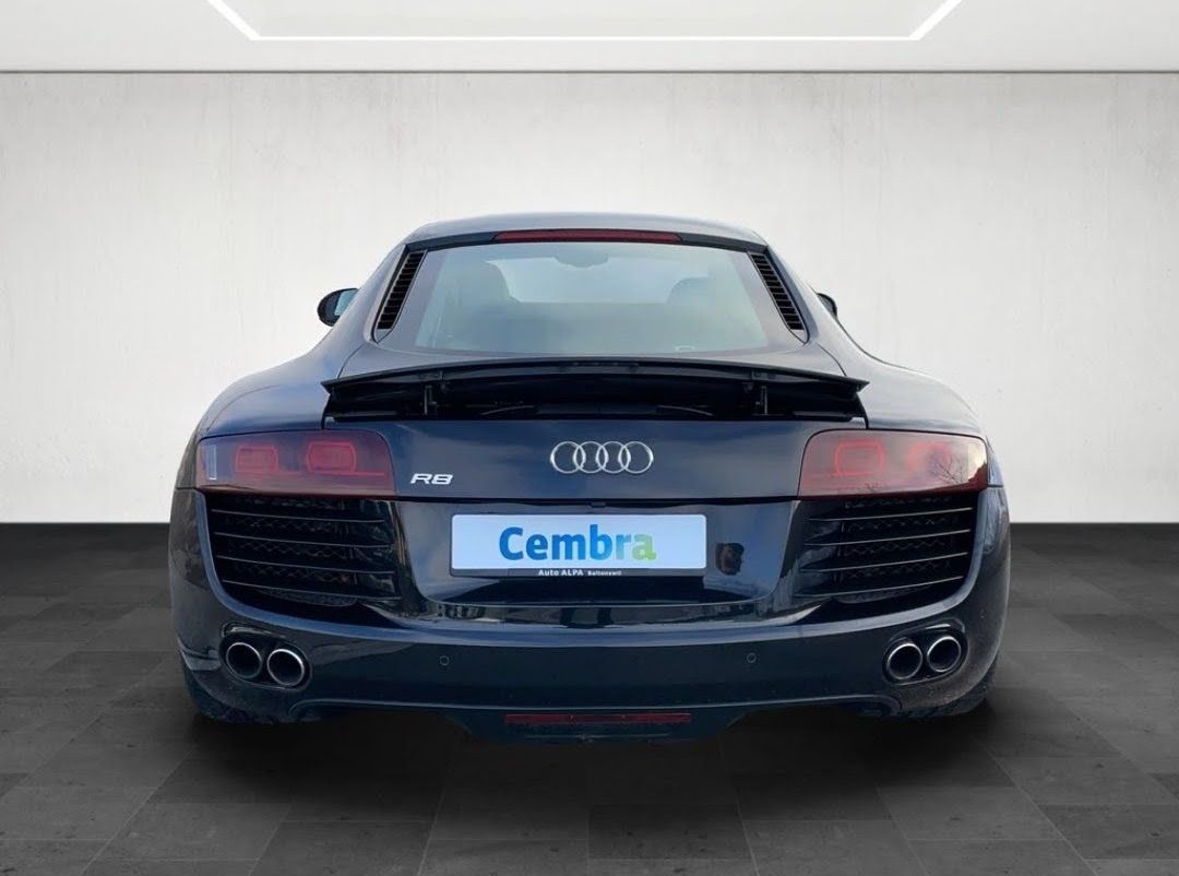 Audi Automobili: Audi R8 V8 4.2 – Difettoso da Uster venduto da Loro_ 2
