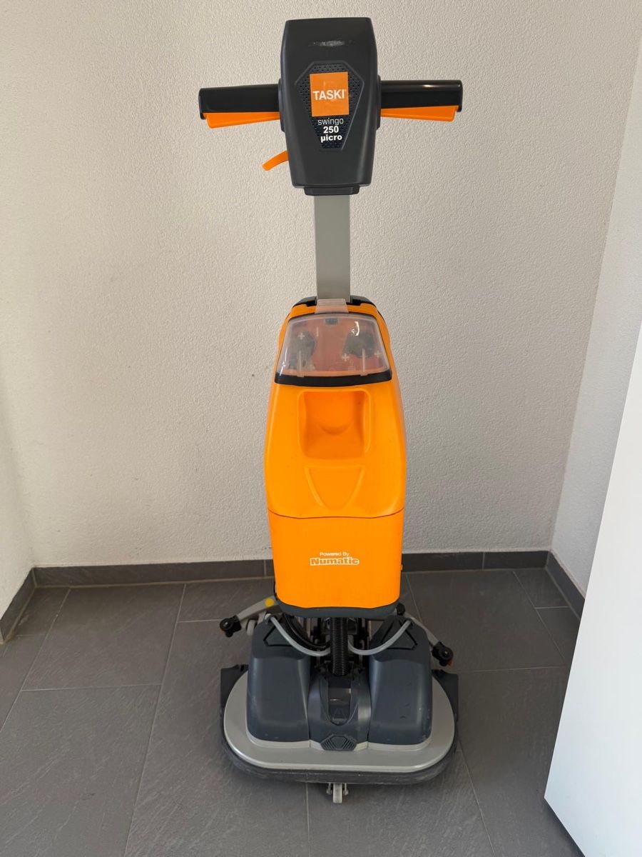Tutte le macchine: Autolaveuse professionnelle TASKI Swingo 250 µicro – Usato da Prez-vers-Siviriez venduto da bussard31 2