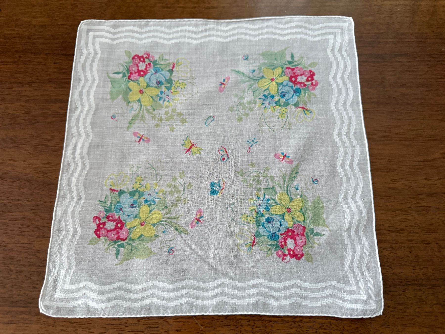 Altro in  Abbigliamento & Accessori: Taschentuch Blumenmuster weiss Grösse ca. 30x30cm – Usato da Erstfeld venduto da Mario_boe0