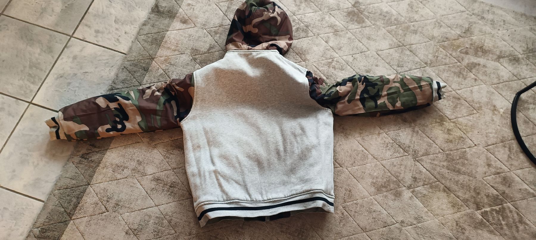 Supreme Giacche: Supreme/Champion® Reversible Hooded Jacket – Usato da Neftenbach venduto da nik_gsn8 1