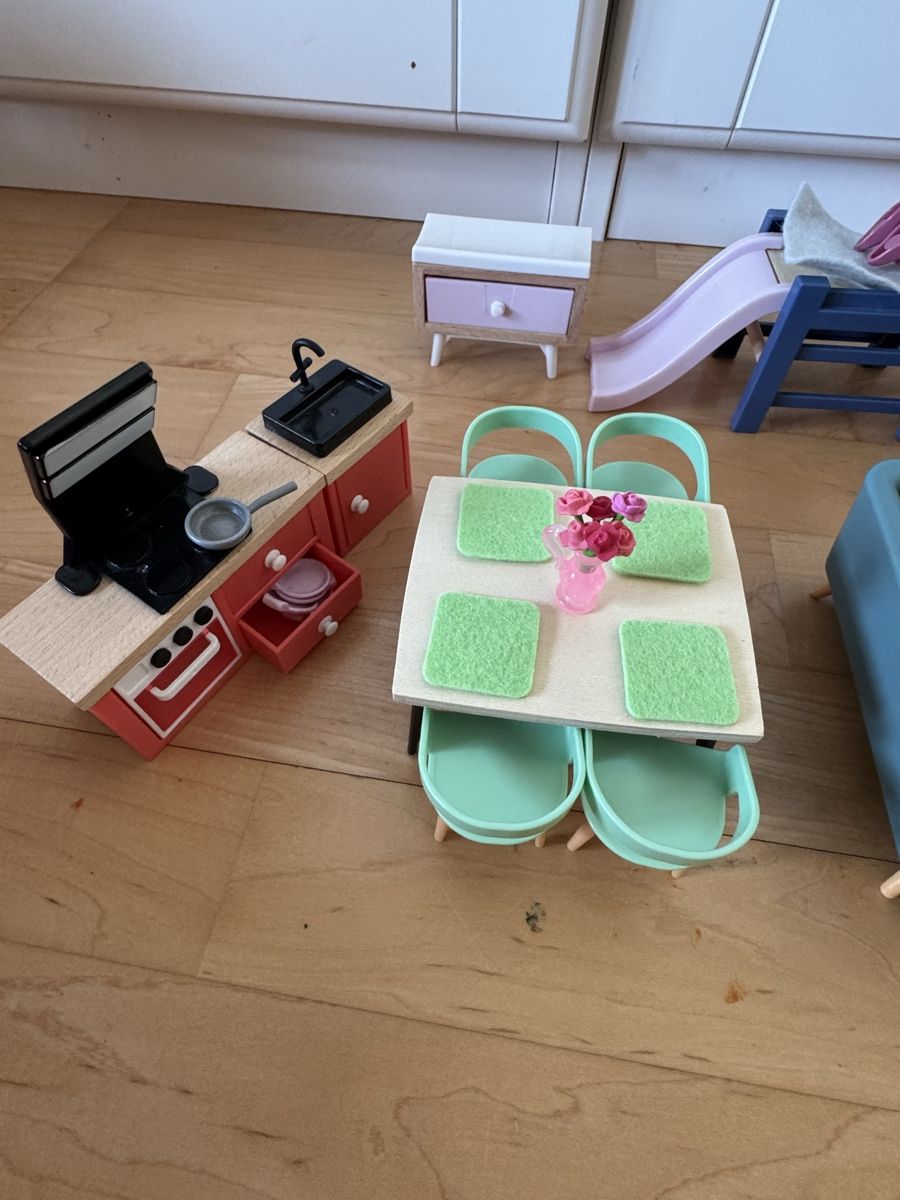 Spielzeuge: Puppenmöbel-Set,  wie neu – Neu (gemäss Beschreibung) aus Basel von mot_2r9g 1