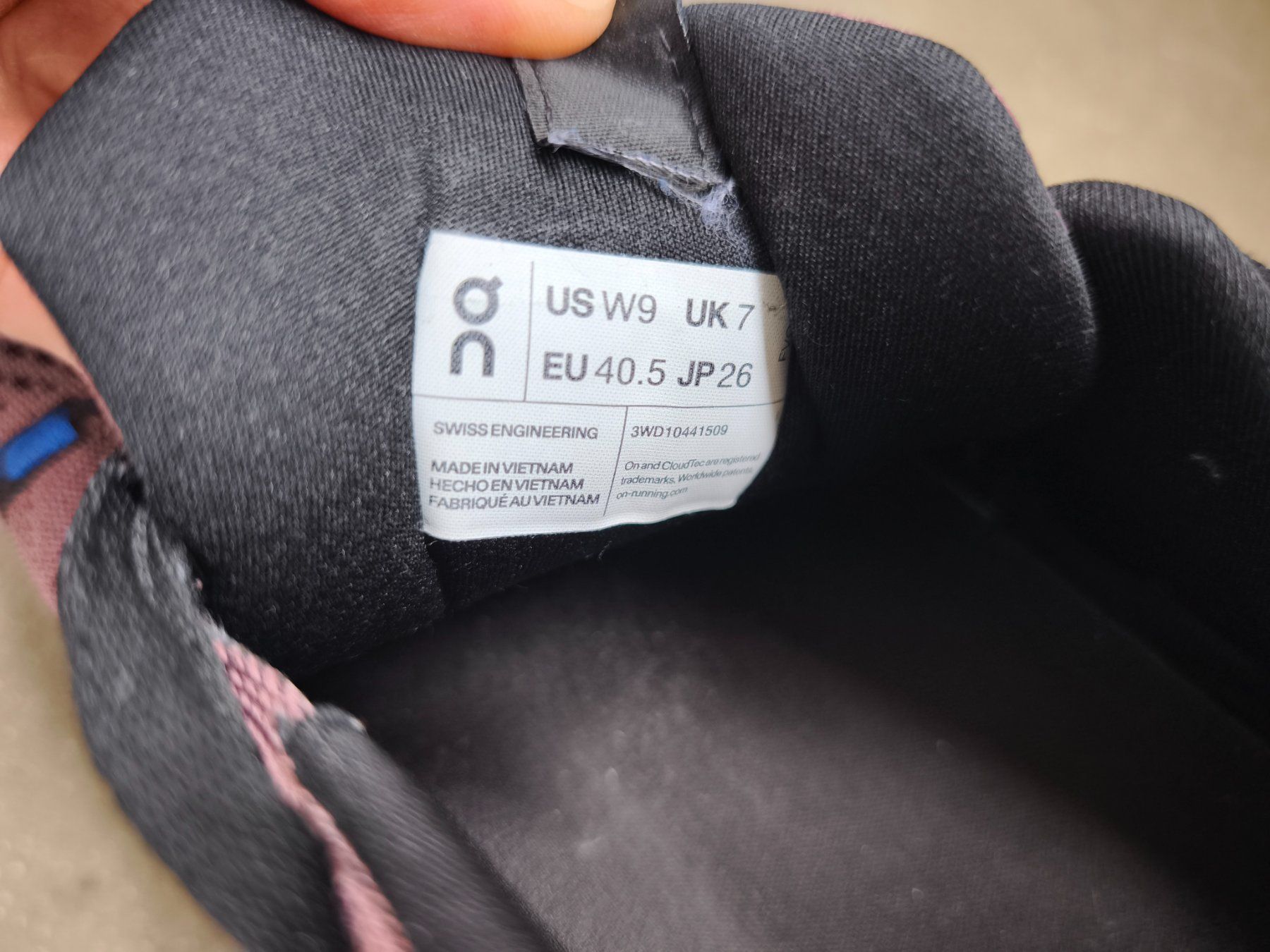 On Herrenschuhe: ON Running Cloudsurfer trainers EU W40.5 – Gebraucht aus Sursee von Re.joy 1