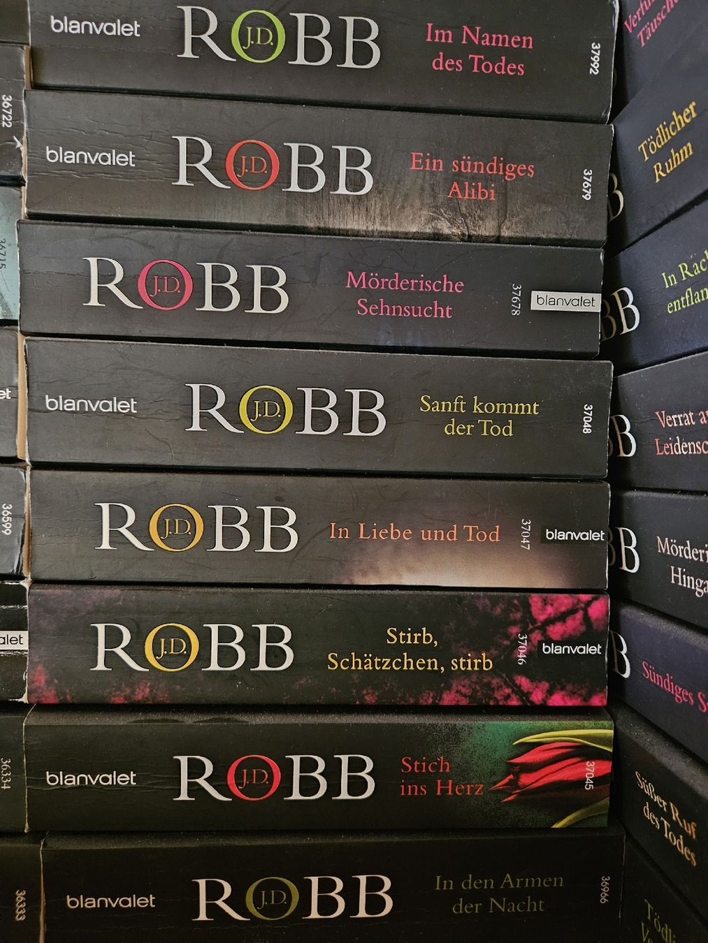 Libri: J.D. Robb Band 1-47 – Usato da Alpnachstad venduto da conny1786 3