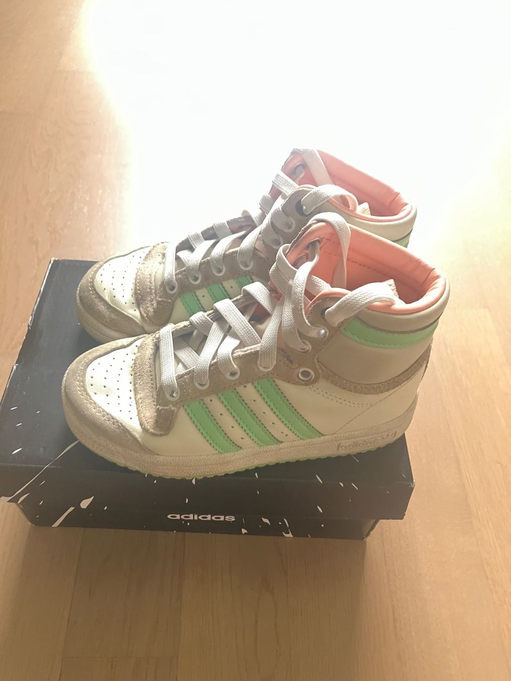 Adidas Scarpe per ragazzi: Baskettes "Star Wars - Mandolorian" - Adidas / Taille : 29 – Usato da Genève venduto da SamZu 3