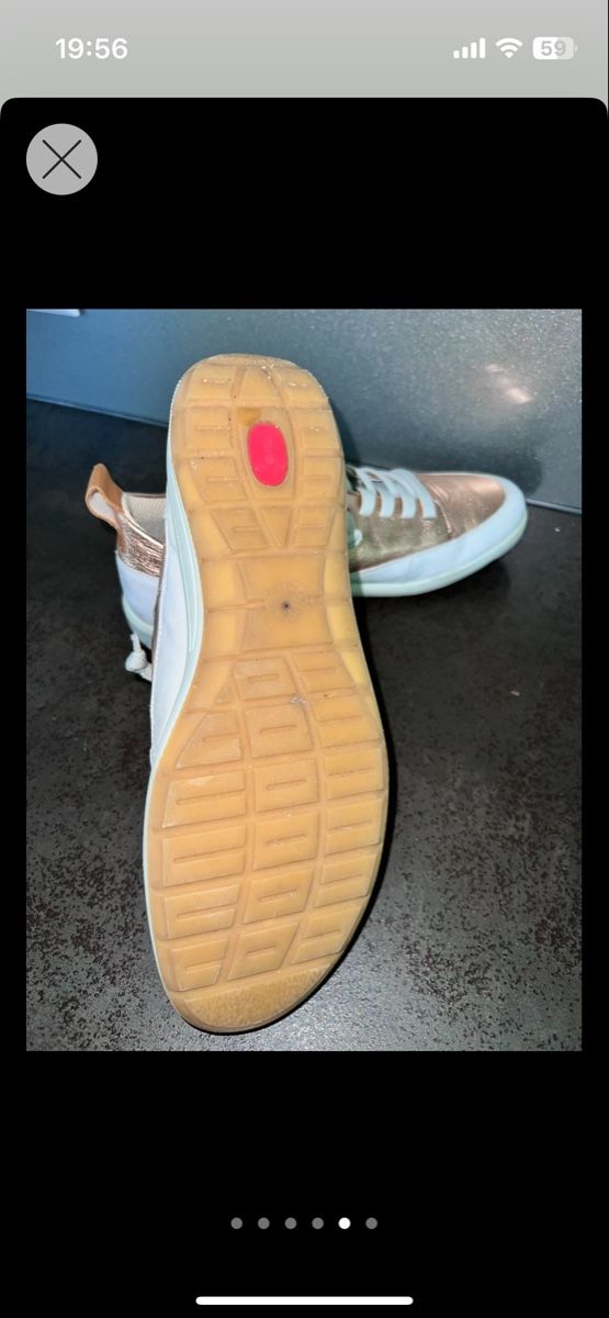 Damenschuhe: Roségoldene Sneaker – Gebraucht aus Hochdorf von Forestgreen 5