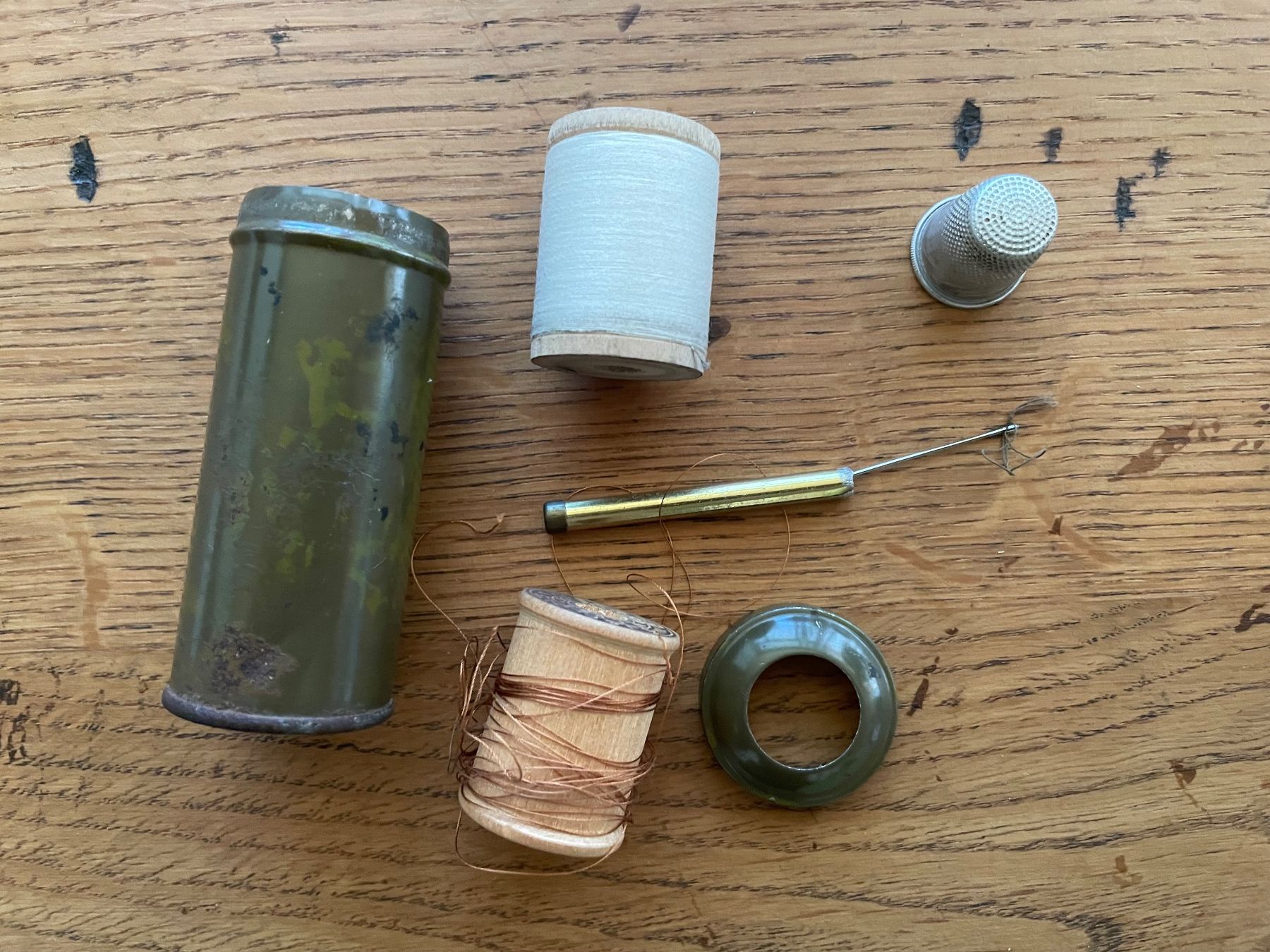 US Army Uniformi: U.S. Army Original WW2 sewing kit – Usato da Oberbütschel venduto da Woodie2005 1