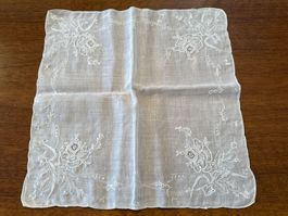 Taschentuch weiss bestickt florales Muster gebraucht