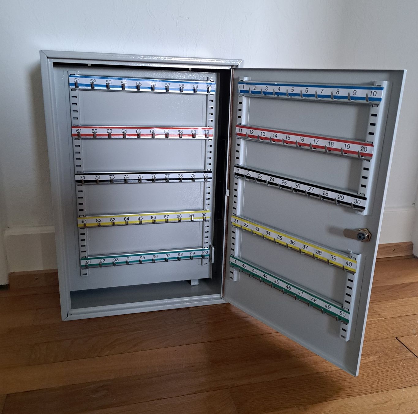 Schränke: Schlüsselschrank mit 200 Haken – Neu (gemäss Beschreibung) aus Reinach BL von HeTra20 4