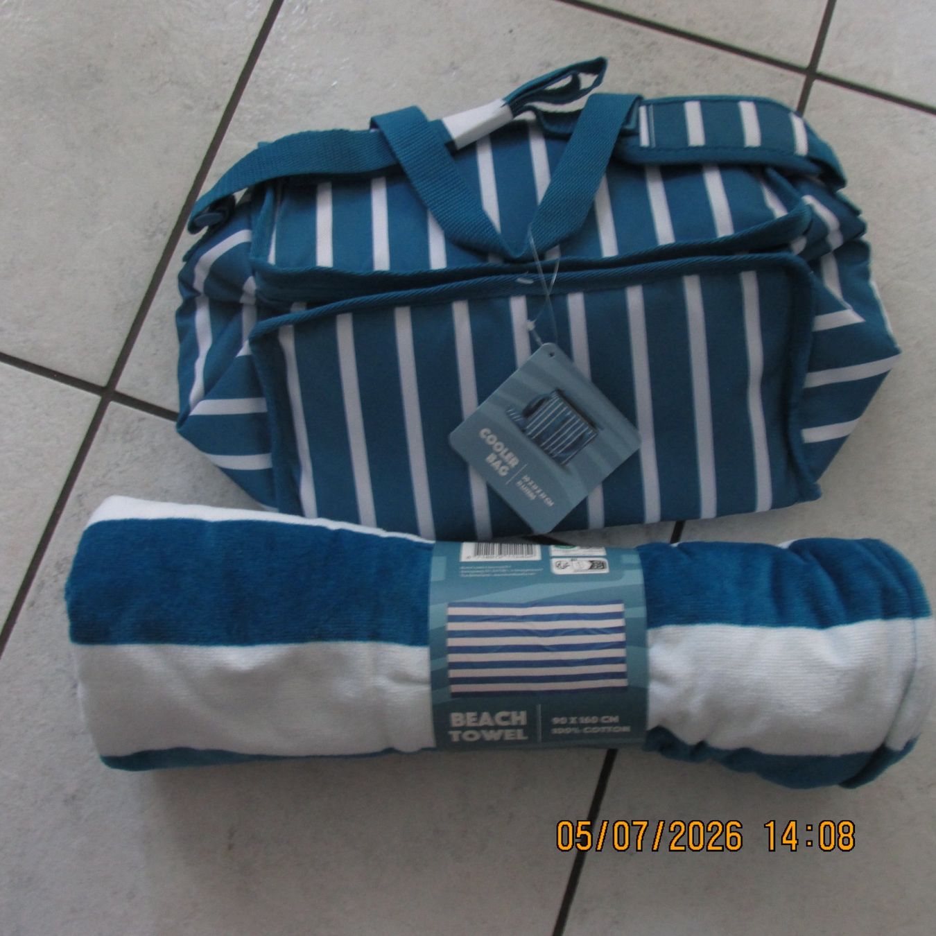 Coop Teli da bagno: Kühltasche und Strandtuch gestreift neu – Nuovo e nell'imballaggio originale da Galgenen venduto da Forflowers 1
