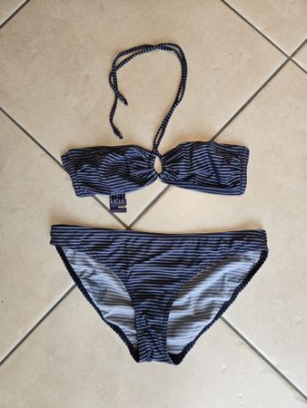 Bikini, 36