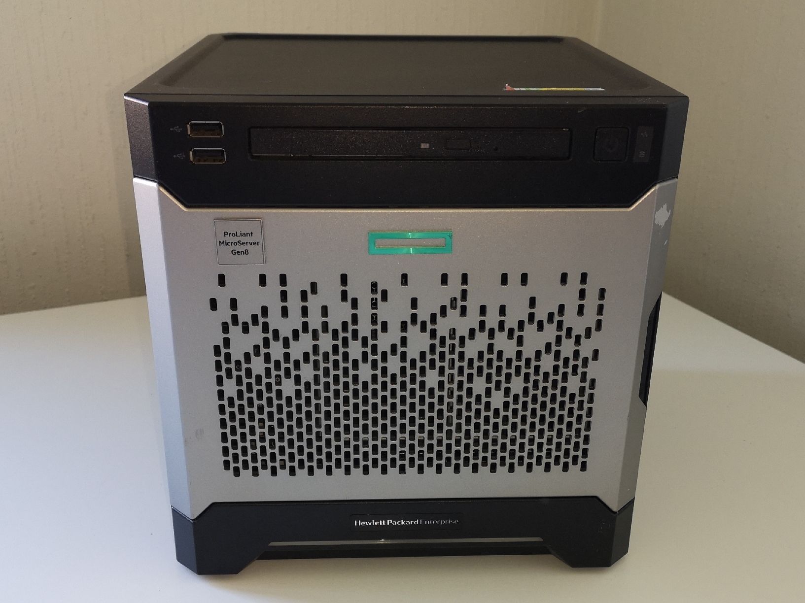 Hewlett Packard Server: HP ProLiant MicroServer Gen8 16GB – Usato da Lausanne venduto da Conradind