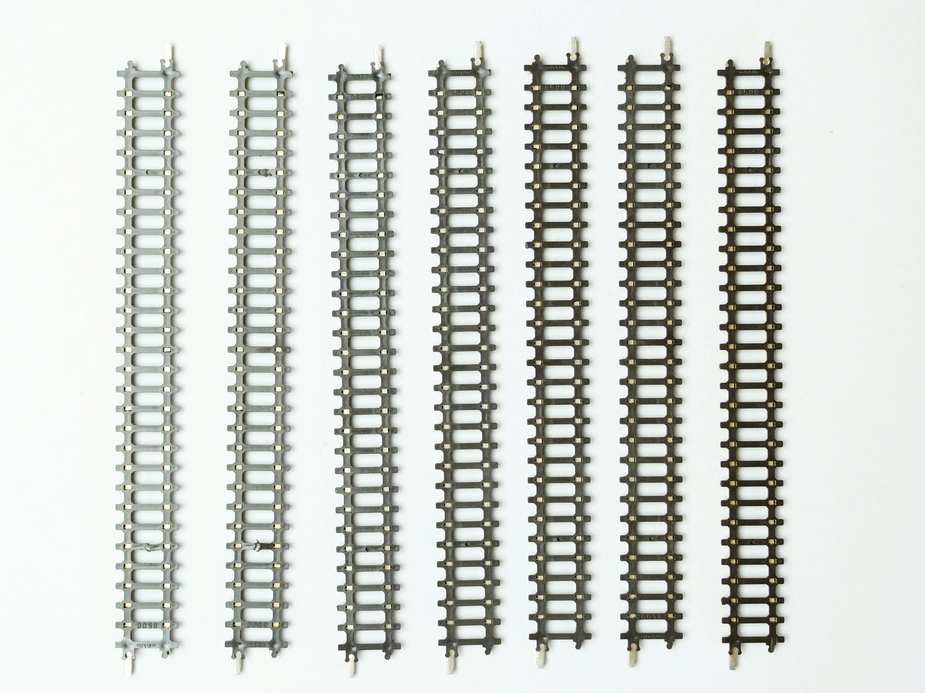 Märklin Modelleisenbahnen: 7x märklin 8500 Gerades Gleis Länge 110 mm – Gebraucht aus Zürich von narrow_gauge 1