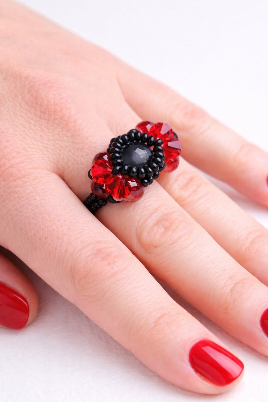 Anelli: Handgemachter Glasperlen Ring Rot Schwarz – Usato da Fully venduto da VaneaSelection 1