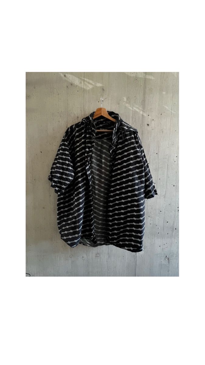 Camicie: Balenciaga – Nuovo (secondo la descrizione) da Zürich venduto da Soudeh_Alice 1