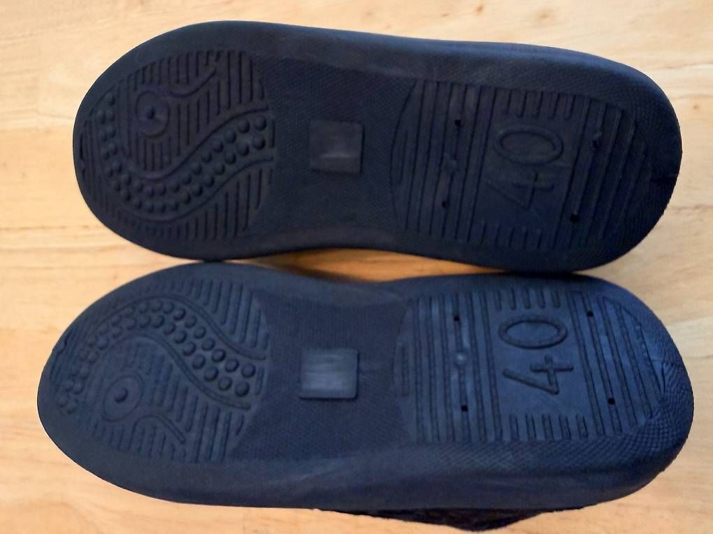 Scarpe da donna: NEU: Bequeme Damen Hausschuhe Gr. 40 – Nuovo e nell'imballaggio originale da Untersiggenthal venduto da Yefe 2
