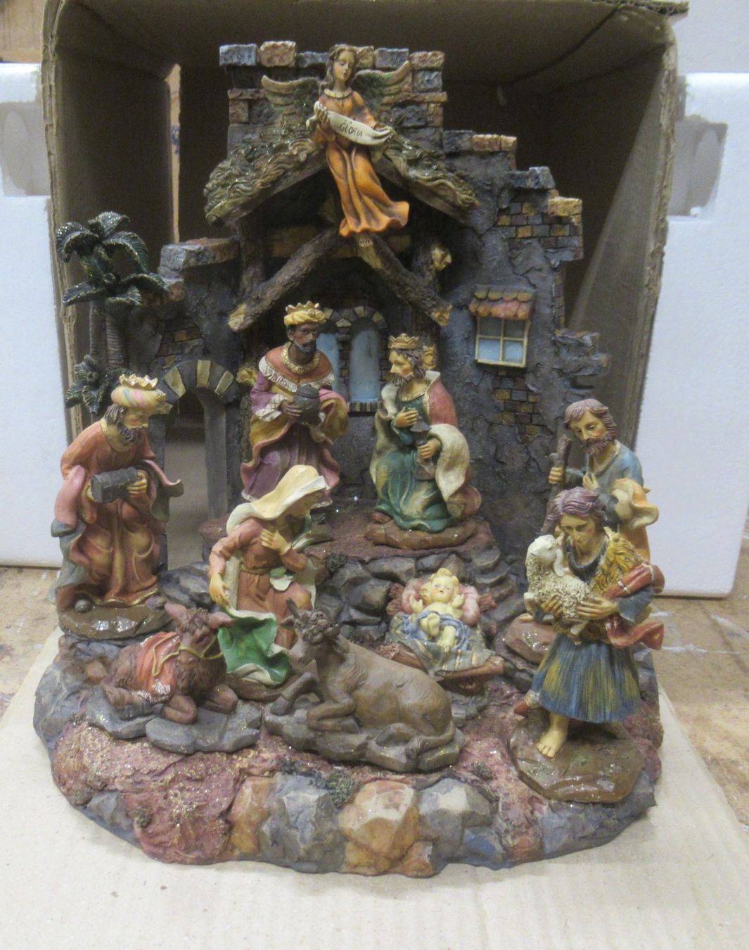 Toutes les décorations: Krippenstall mit Figuren – D'occasion à Münchenstein par avit