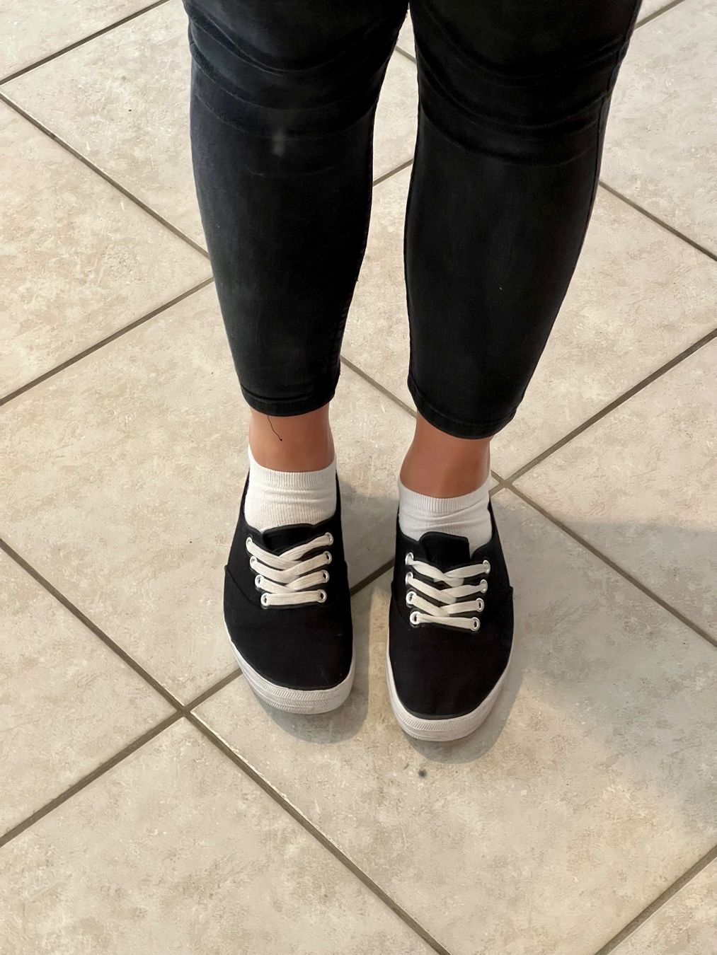 Scarpe da donna: basket basse noire - taille 40 – Usato da Bossonnens venduto da noemie_01 1