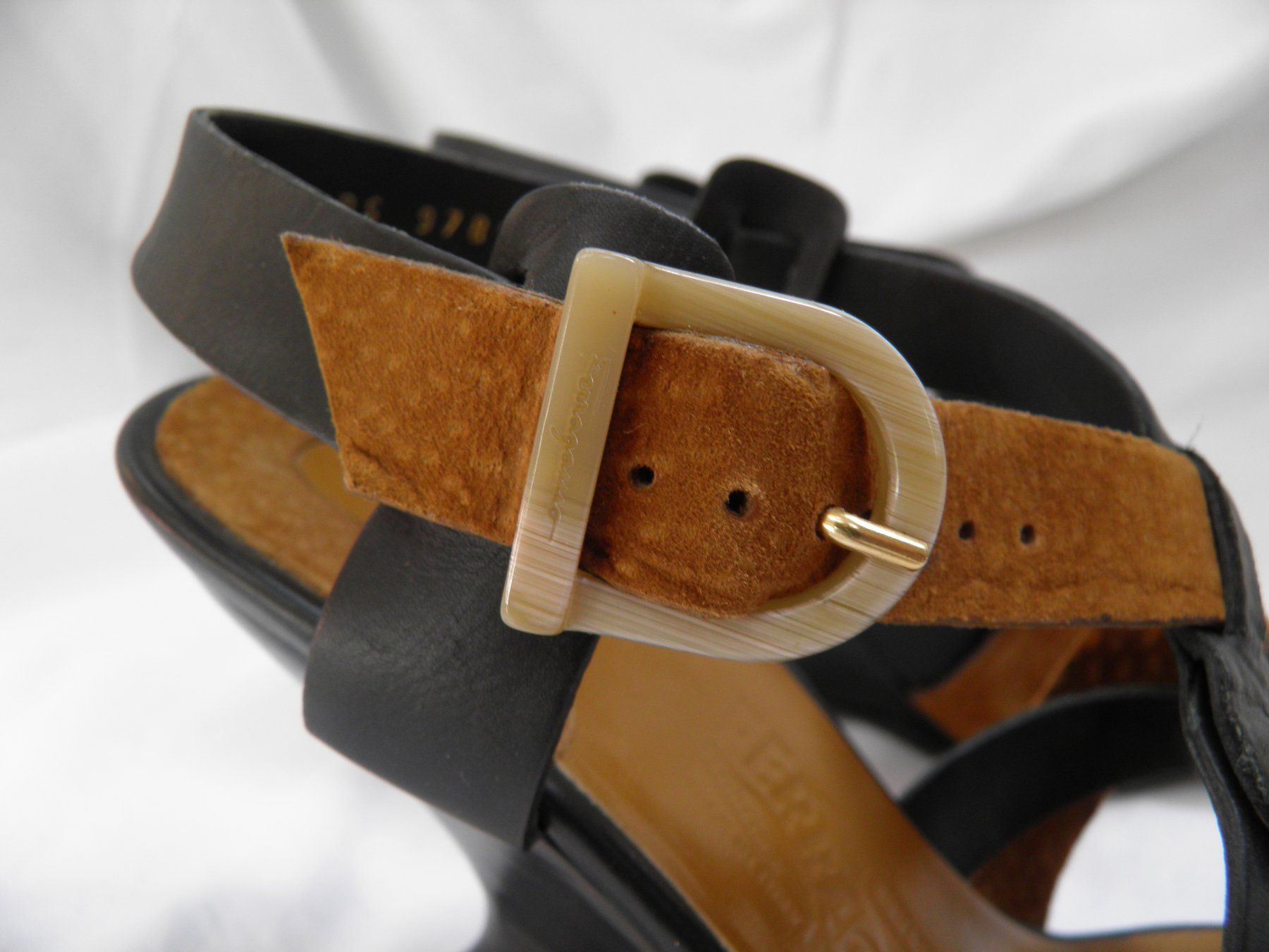 Salvatore Ferragamo Damenschuhe: Sandalen FERRAGAMO, Gr. 38, schwarz-hellbraun – Gebraucht aus Rüti ZH von corvus-corvus 6