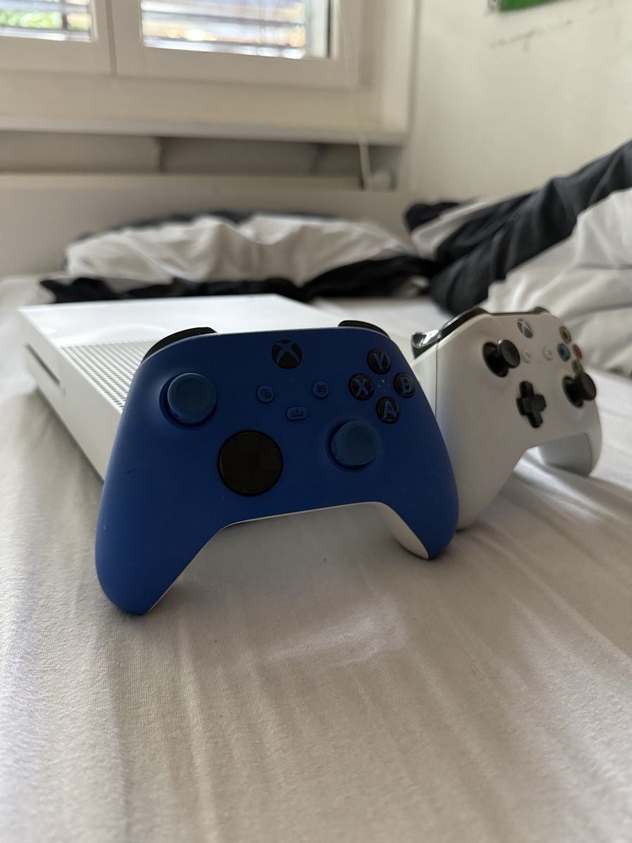Microsoft Consoles: Xbox One S mit 2 Wireless Controller – D'occasion à Basel par Vintageflo16 2