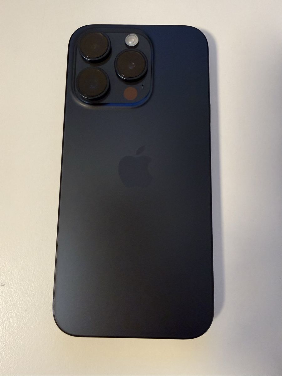 Apple Telefoni cellulari / Smartphones: iPhone 15 Pro 256 avec boîte  – Usato da Mont-sur-Rolle venduto da Dealer8 2