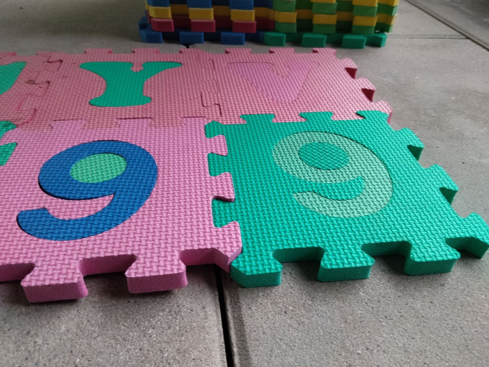 Rivestimenti per pavimenti: Bodenbeläge Puzzles 54 Stück – Usato da Muri AG venduto da Suiphi 6