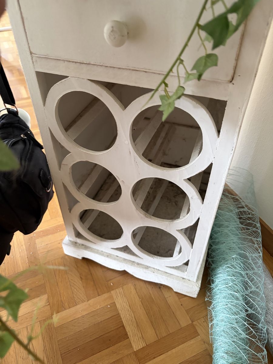 Lampade: Laternenständer weiss mit Glasfront und Weinablage – Usato da Luzern venduto da kop_297x 1