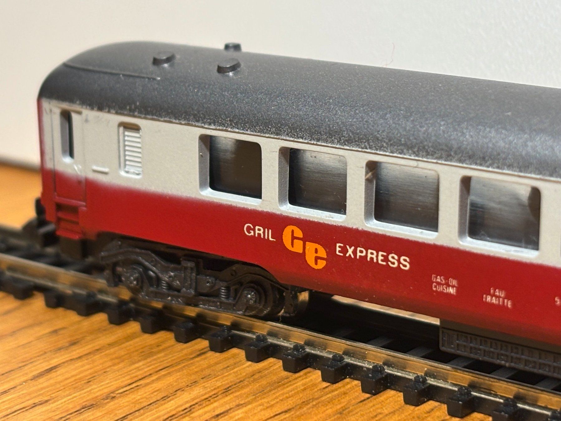 Modellini di ferrovie: e1527: Grill Express (Spur N) – Usato da Birsfelden venduto da Birs_25 1