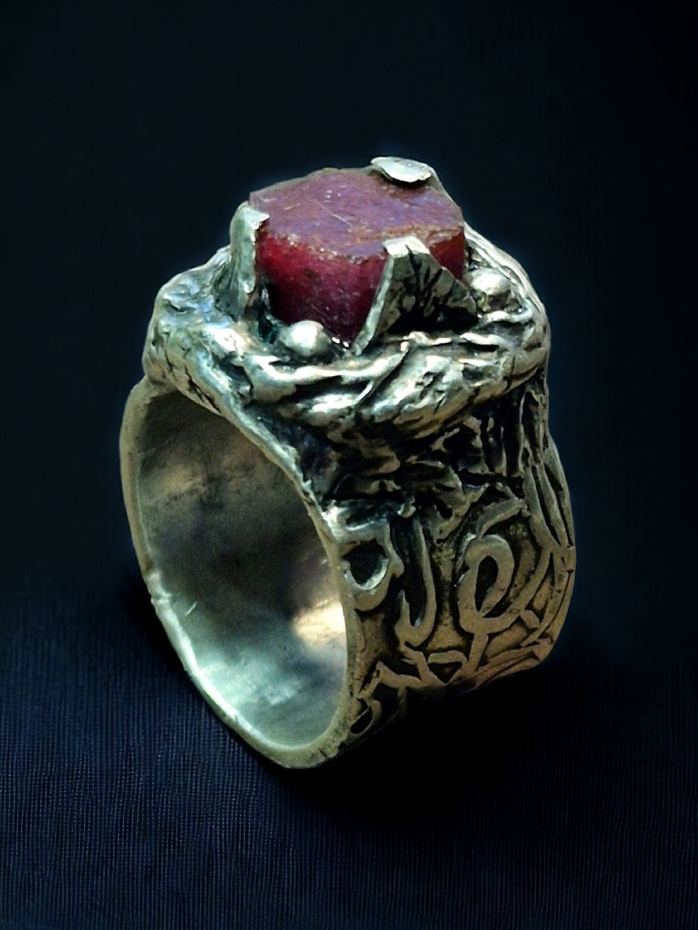 Anelli: Fantasy-Ring Silber & roher Rubin, Grösse 55 – Nuovo e nell'imballaggio originale da Aarau venduto da Schmuckhoehle_MD