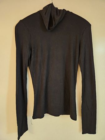 Schwarzes Langarmshirt mit Rollkragen, Grösse M, Tezenies