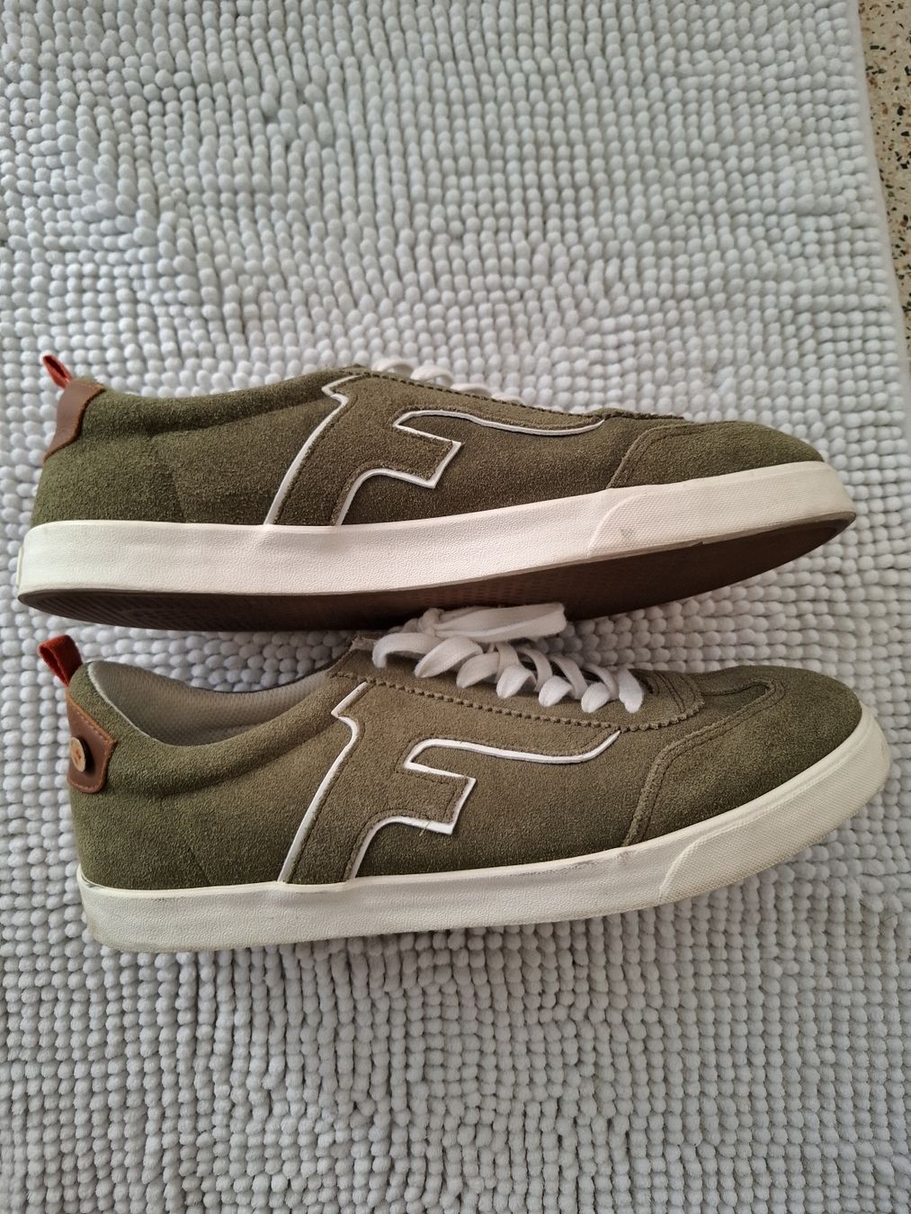 Herrenschuhe: NEUF Faguo baskets kaki en daim, taille 45 – Neu (gemäss Beschreibung) aus Le Locle von sAm_2112