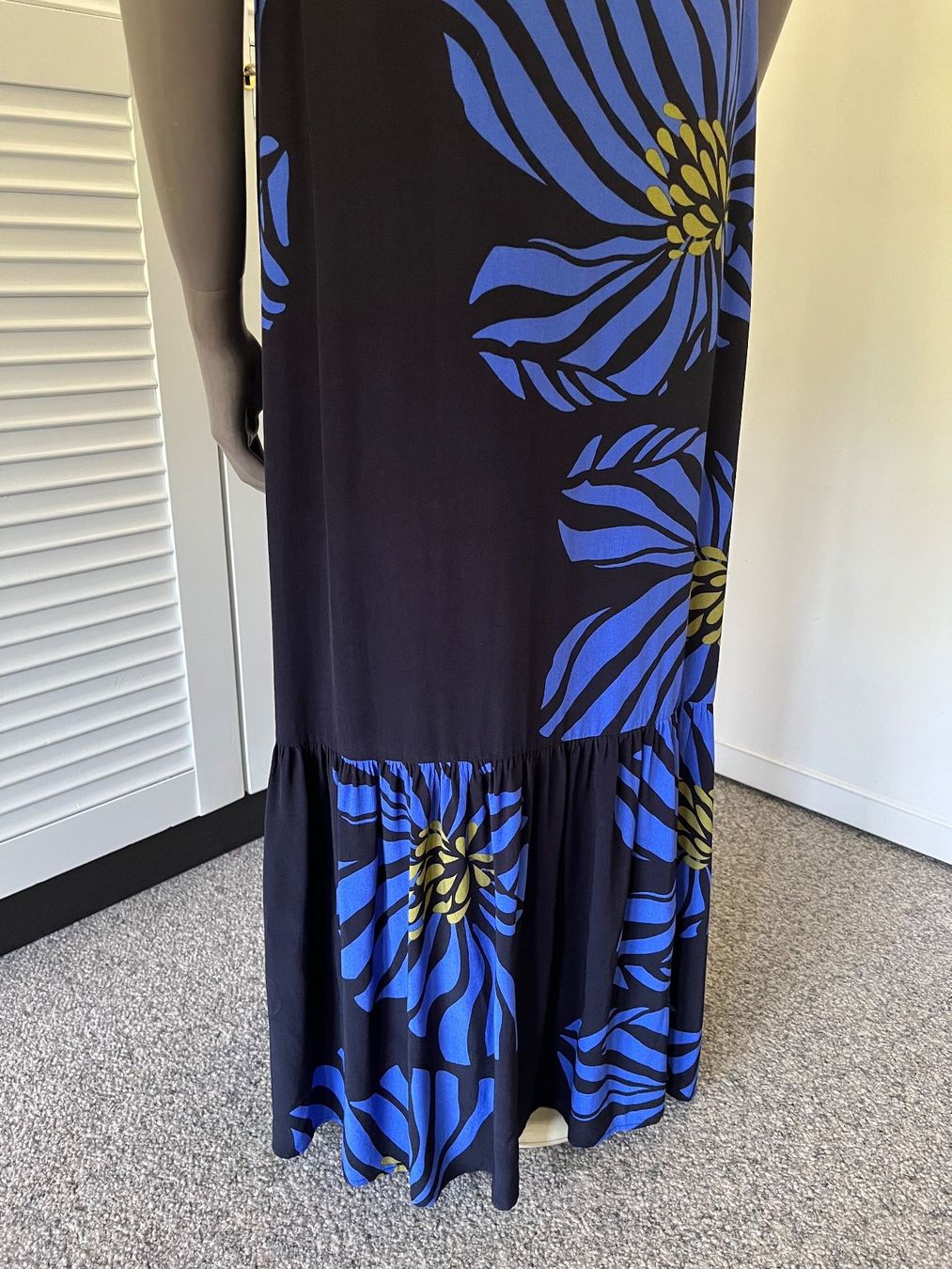 Robes: Damen Sommerkleid Maxikleid Blumenmuster dunkelblau Gr.40 – D'occasion à Adliswil par eri.40 5