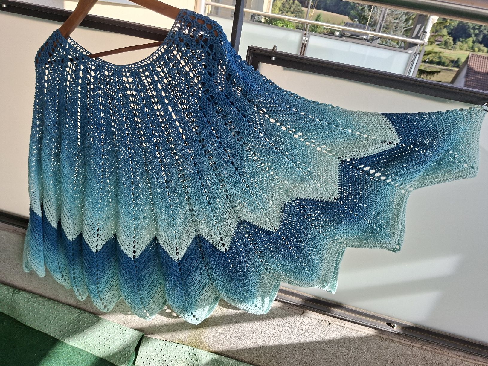 Sonstige Damenmode: Poncho/Umhang – Neu und originalverpackt aus Köniz von may_22vq