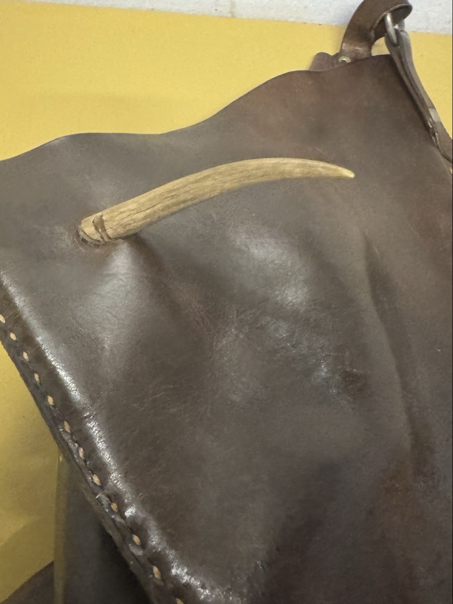 Sacs: Leder Tasche mit Hirschgeweih ( hat eine Riss) – D'occasion à Schlieren par Freundlich02 3
