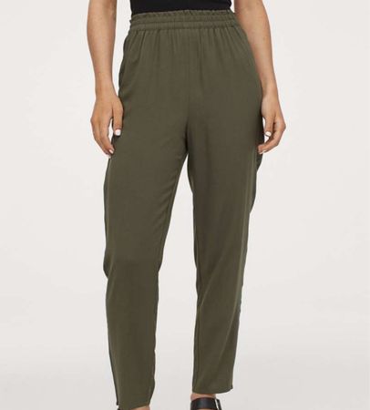 H&M Divided Stoffhose Gr. 38 Khaki locker leicht Herbst